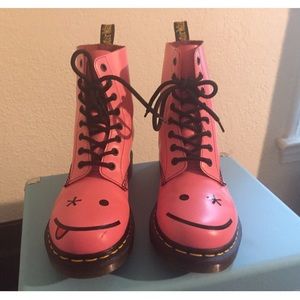 RARE Dr Martens Hinckley Acid Pink Smiley Boot